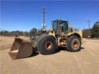 John Deere 824J