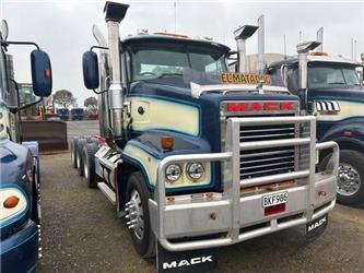 Mack CL688RST Trident