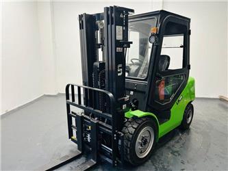 UN Forklift FB30