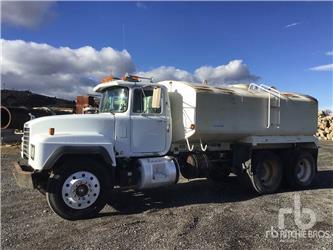 Mack RD6885