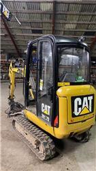 Caterpillar 301.7D MED TILTMAN OG 2 SKOVLE