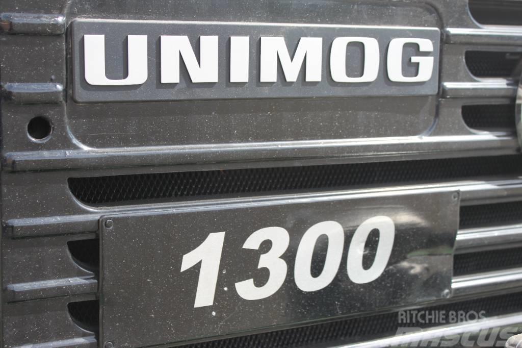 Mercedes-Benz Unimog U 1300 L Lastbil med lad/Flatbed