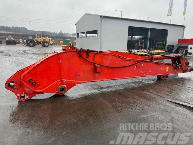 CAT long excavator arm weighing 75 tons Booms og dippers