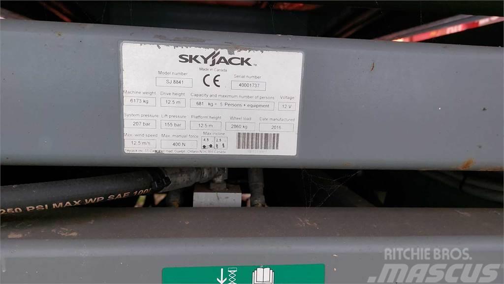 SkyJack 8841RT Saxlifte