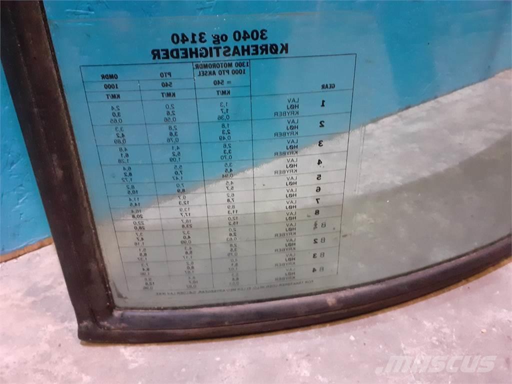 John Deere 3040 Kabiner og interiør