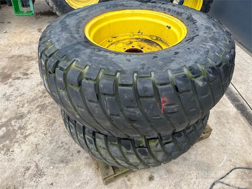 John Deere Grass wheels and tyres Andre landbrugsmaskiner