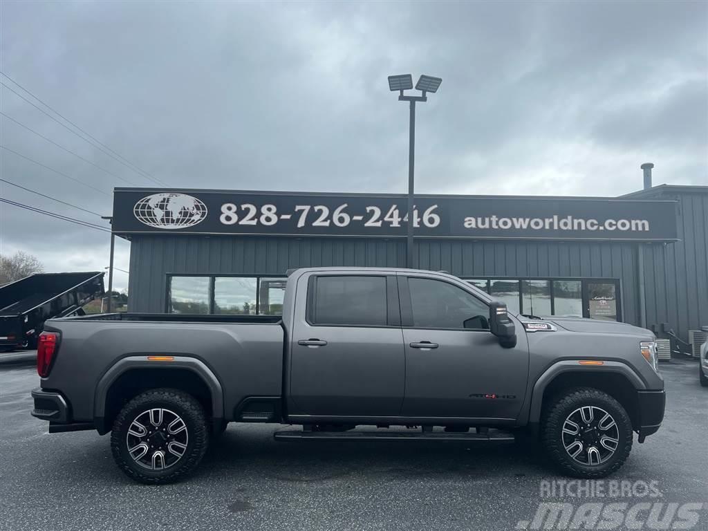 GMC Sierra 2500HD AT4 Crew Cab 4WD Pickup/Sideaflæsning
