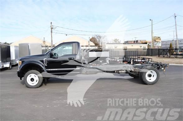 Ford F450 XL Chassis