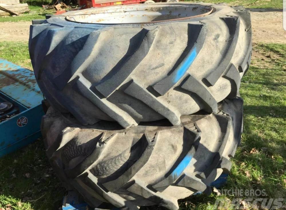  Tractor tyres and wheels 600/55-38 £300 plus vat £ Hjul, Dæk og Fælge