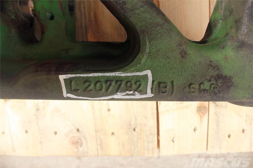 John Deere 6150 R Front axle support Chassis og suspension
