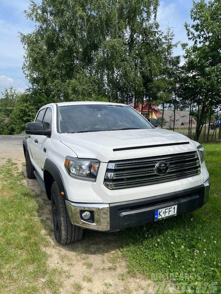 Toyota Tundra Crewmax Limited Cross-country biler
