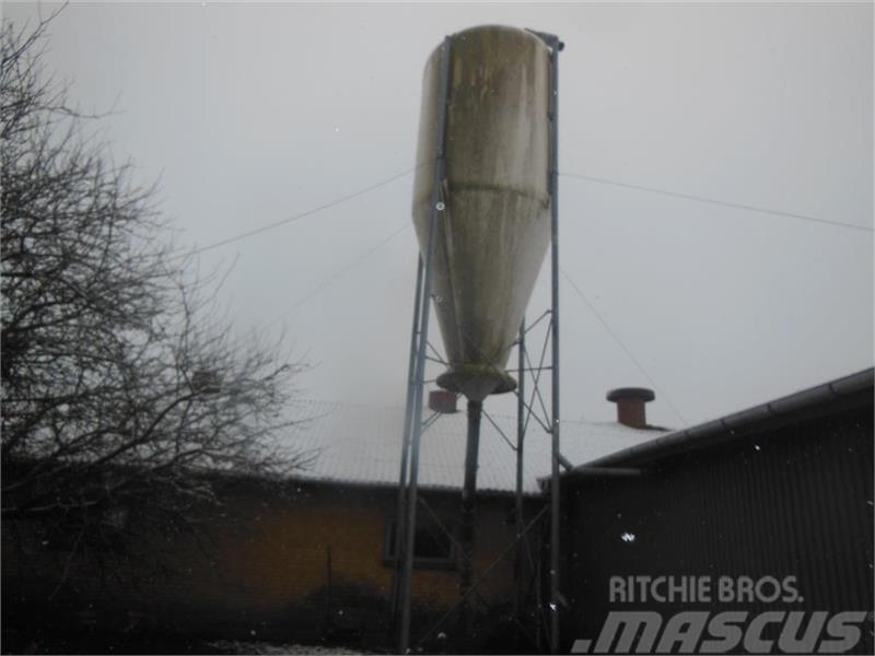  - - -  Glasfibersilo på høje ben, 20 m3, 12 ton Udstyr til aflæsning i silo