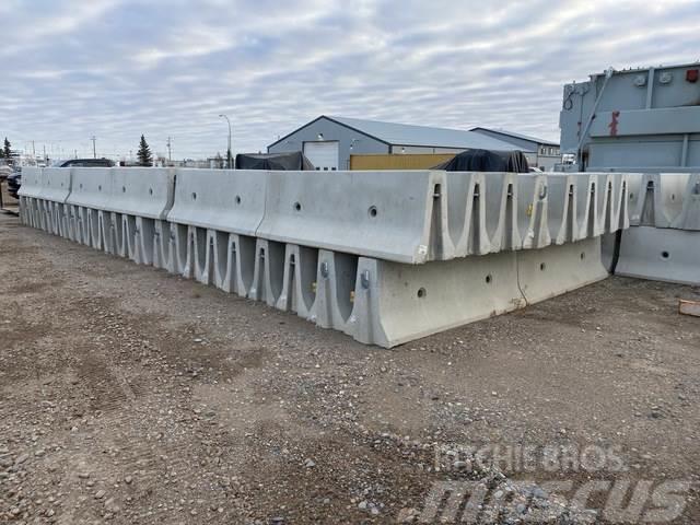  Quantity of (50) Concrete Jersey Barriers Andre vejbygningsmaskiner