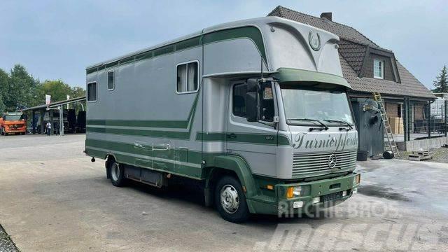 Mercedes-Benz 817 Niehoffaufbau mit Küche Sitzecke 3 Pferde Lastbiler til dyretransport