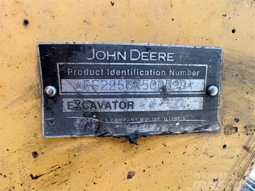 John Deere 225C LC Gravemaskiner på larvebånd