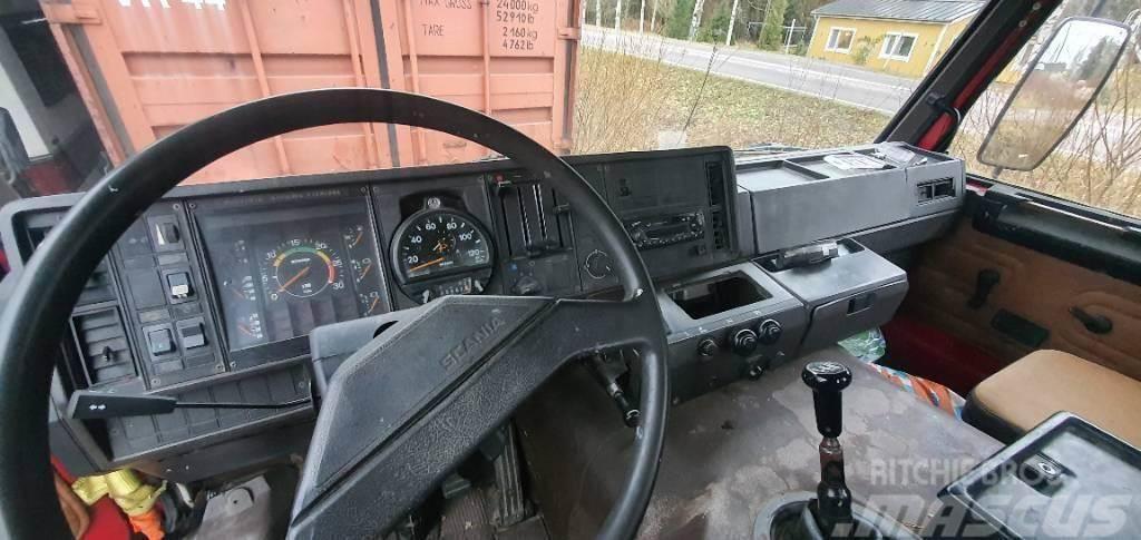 Scania 82 M henkilönostin Lastbil med kran