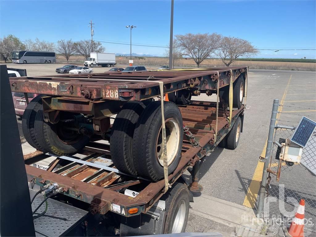  24 ft T/A Pup Spread Axle Semi-trailer med lad/flatbed