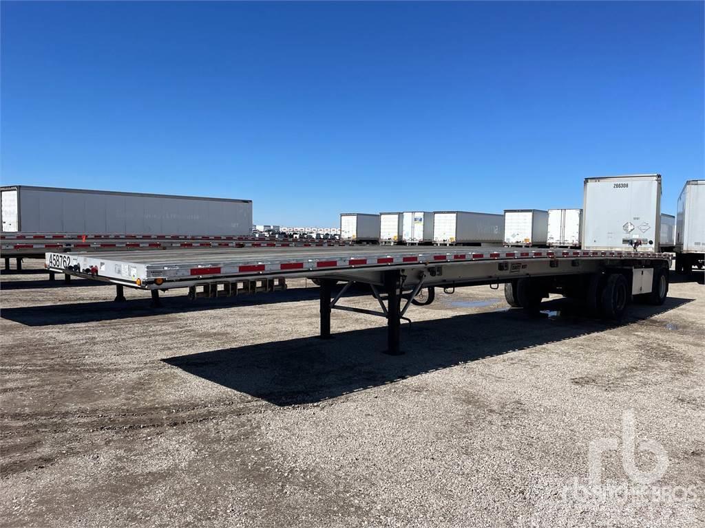 East Mfg 48 ft T/A Spread Axle Semi-trailer med lad/flatbed