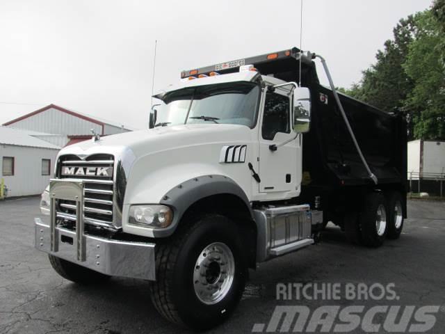 Mack GR64BR Lastbiler med tip