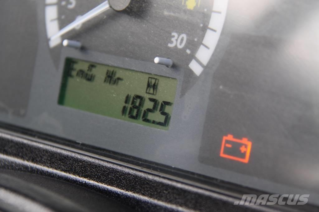 John Deere 3033R Compact tractor Traktorer