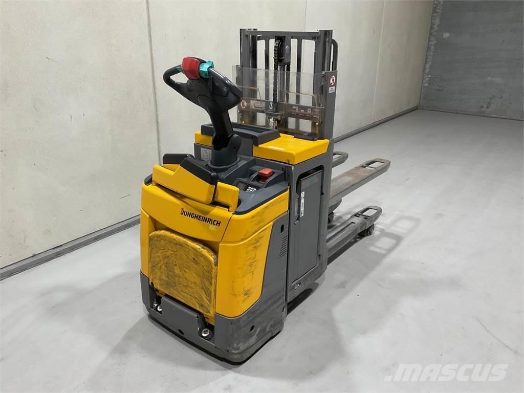 Jungheinrich ERD 220 Selvkørende stablere