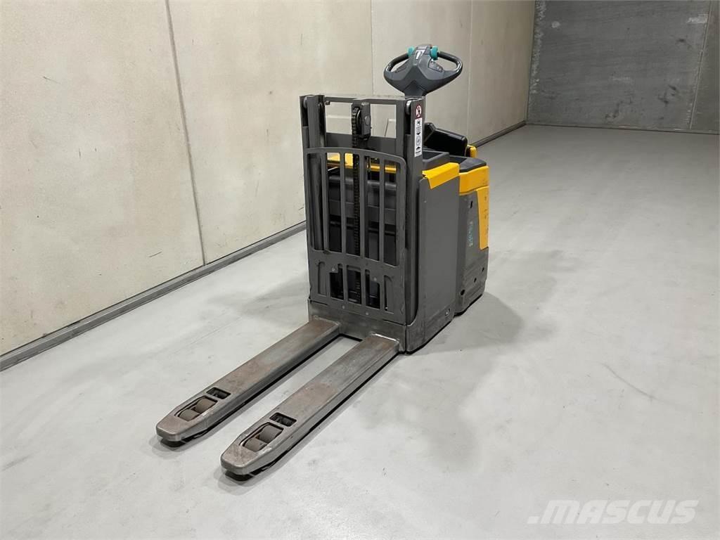 Jungheinrich ERD 220 Selvkørende stablere