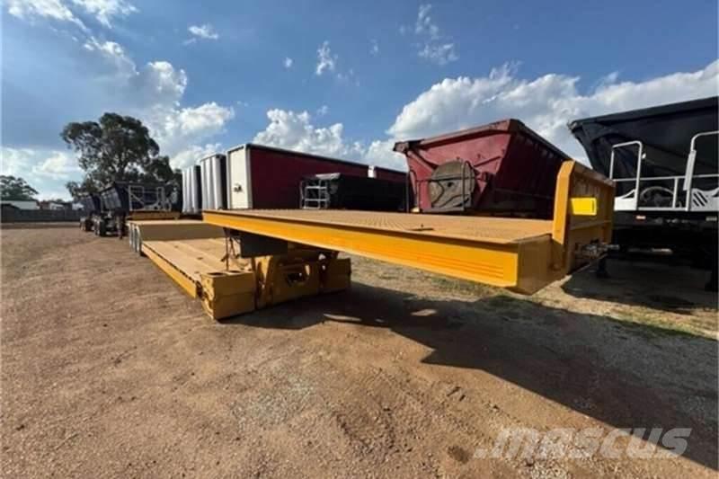 Afrit TRI AXLE LOW BED Andre lastbiler