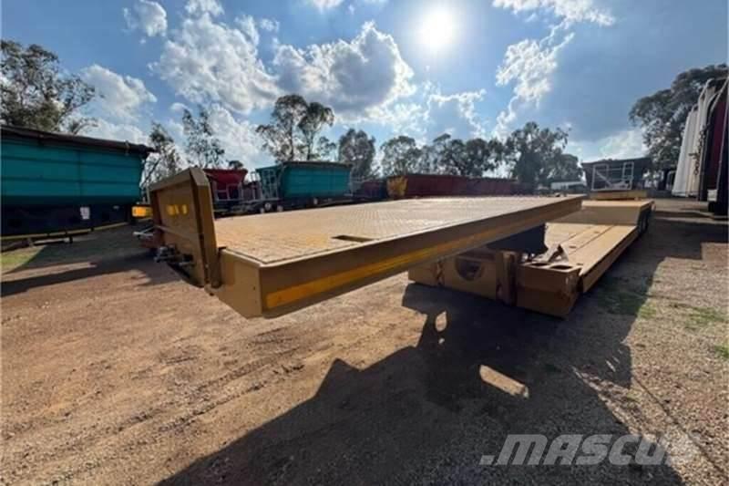 Afrit TRI AXLE LOW BED Andre lastbiler