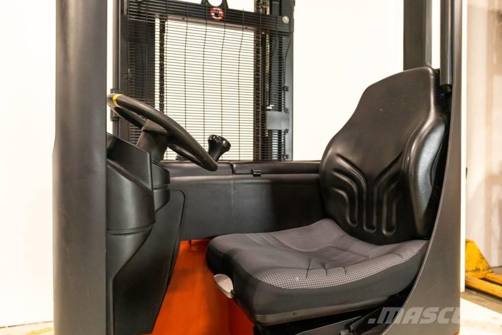 Linde L12R, Sittstaplare från Linde med 4800 mm lyfthöjd Selvkørende stablere