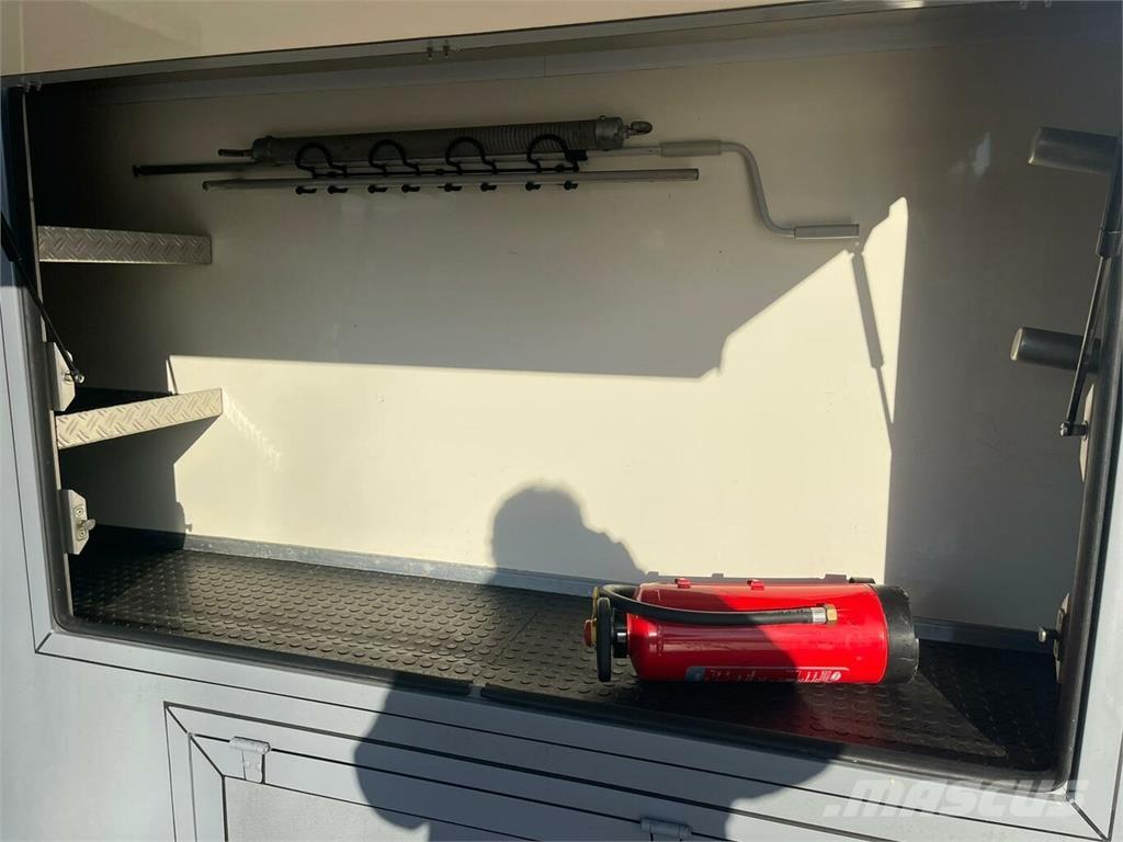 MAN TGL 12240 RJH 5 Pferde Popout Wohnmobilzul.... Lastbiler til dyretransport