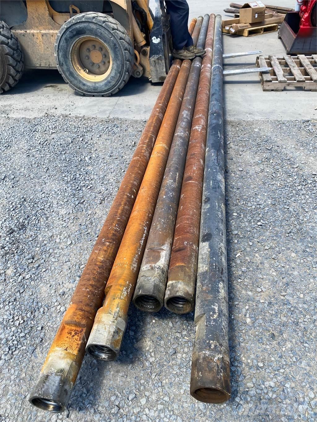 Used 5-1/4 o.d. x 25' drill rods Andet boringsudstyr