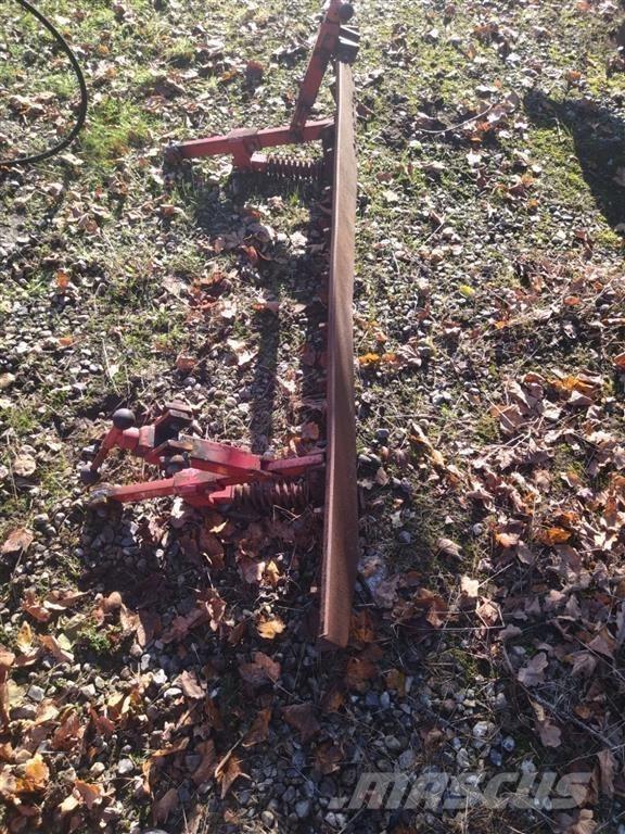 - - - 2 stk. planerplanker ca. 2 meter Harver