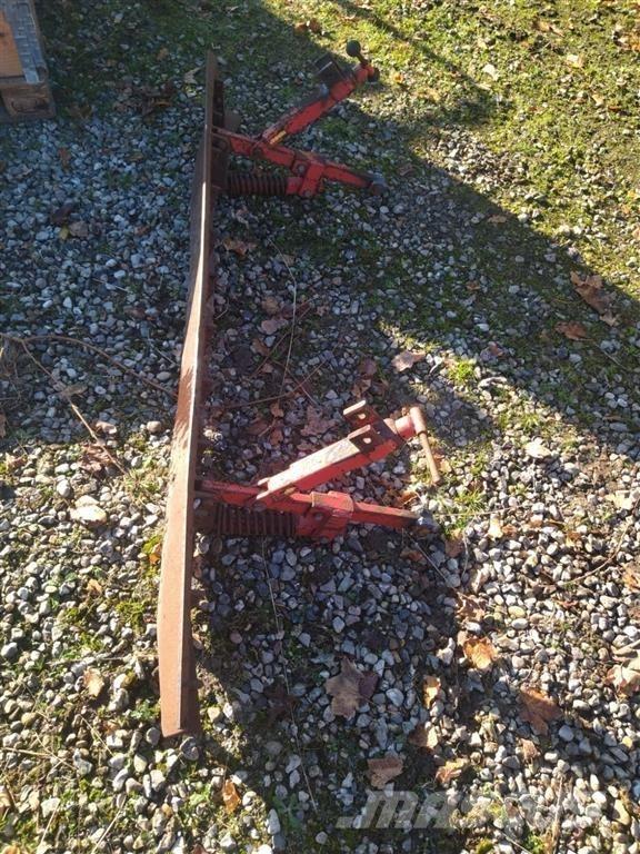 - - - 2 stk. planerplanker ca. 2 meter Harver