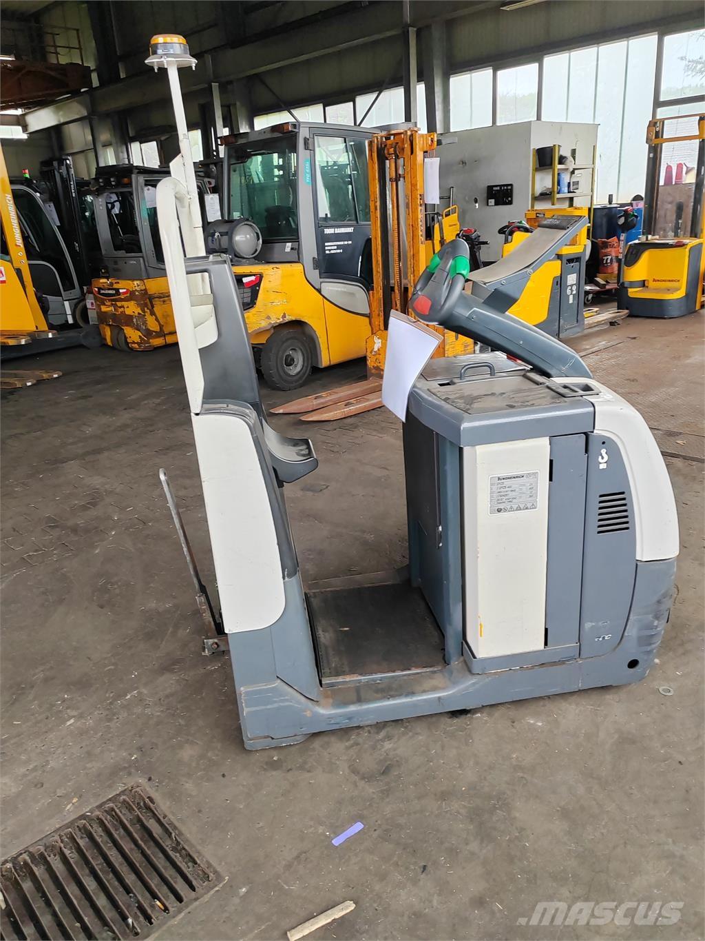 Jungheinrich EZS 330 Bugsertruck