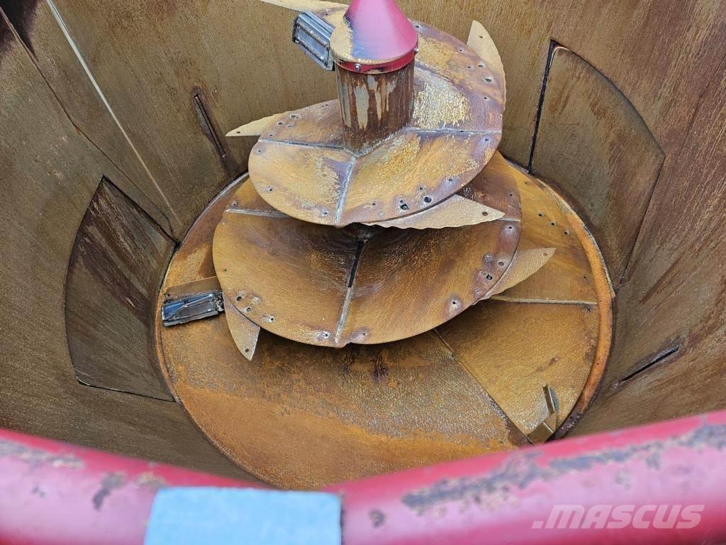 Strautmann VERTI-MIX 1251 Fuldfoderblandere