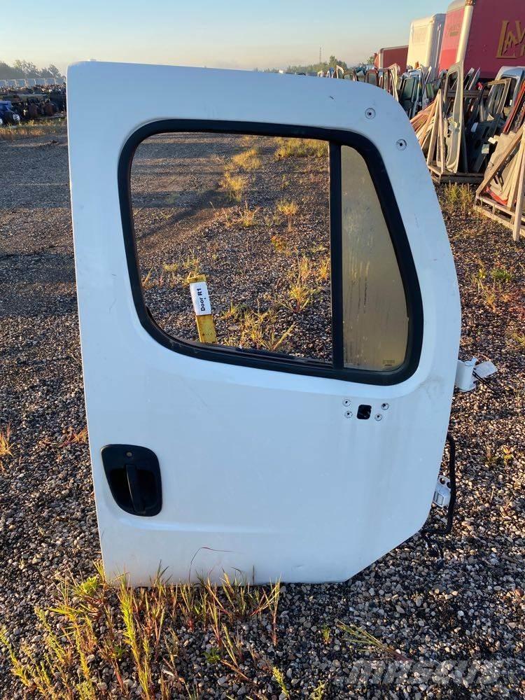 Freightliner Business Class M2 Transport – Andet