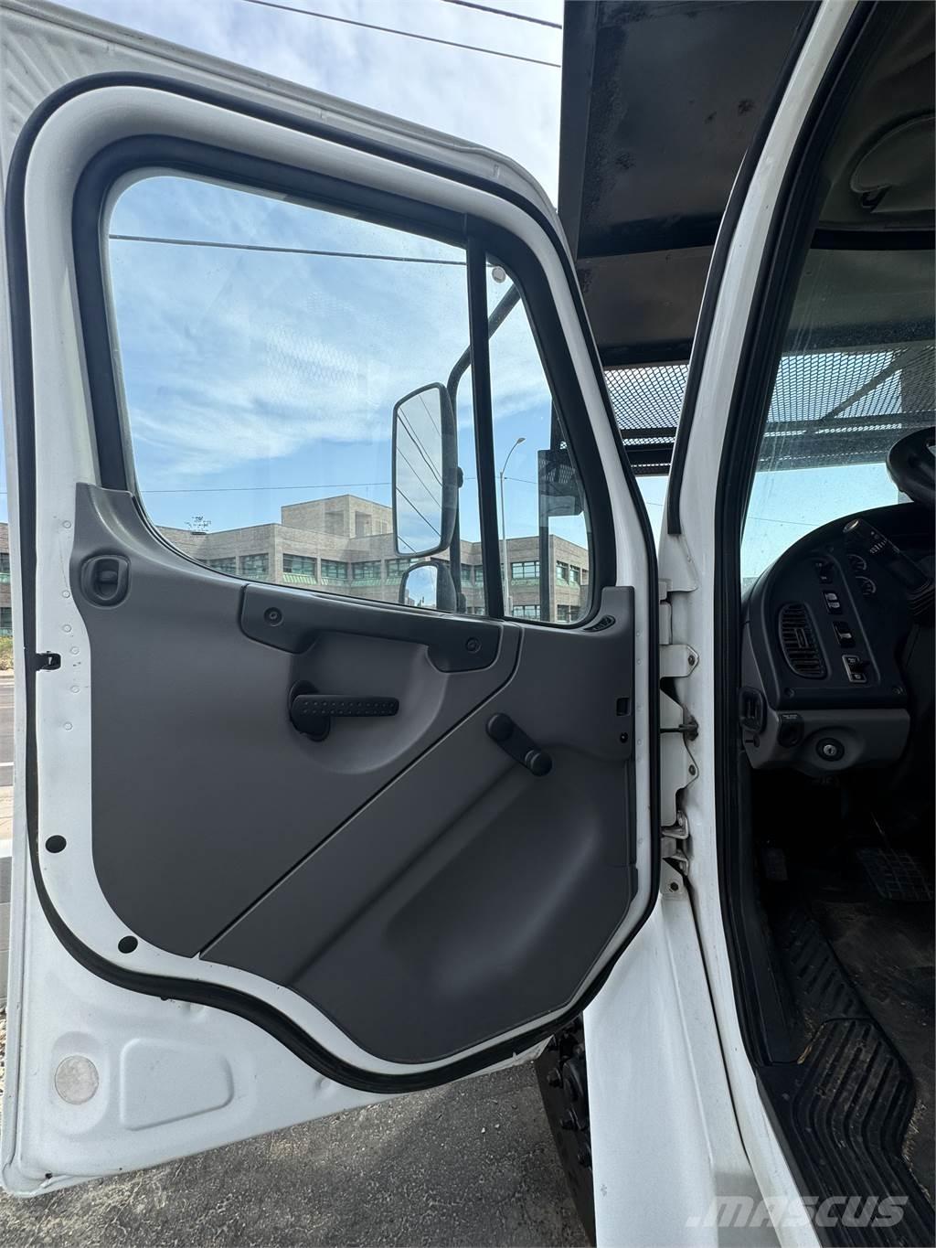 Freightliner Business Class M2 106 Andre lastbiler