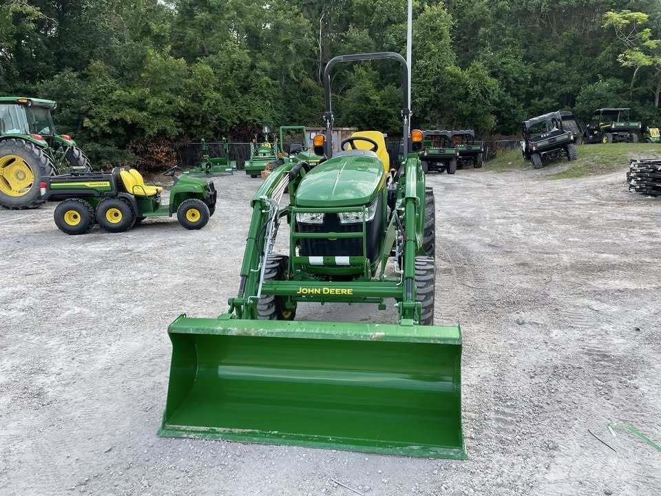 John Deere 4044M Traktorer