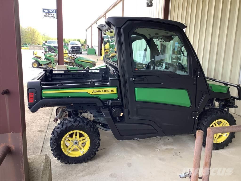 John Deere 835M Hjælpemaskiner