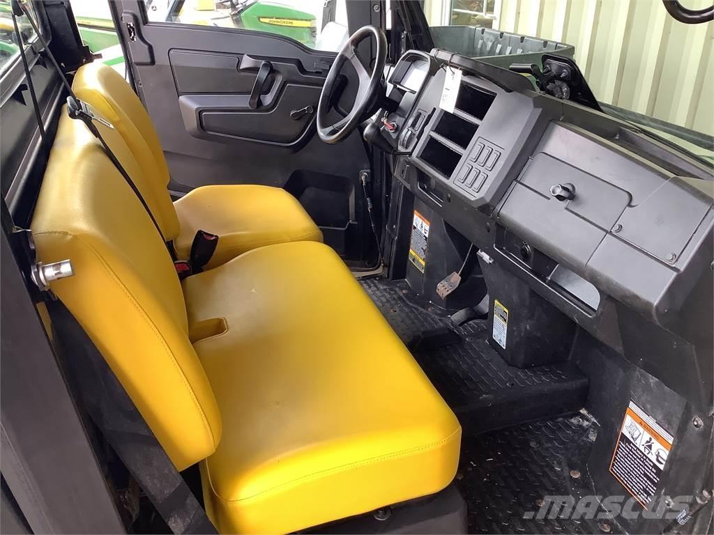 John Deere 835M Hjælpemaskiner