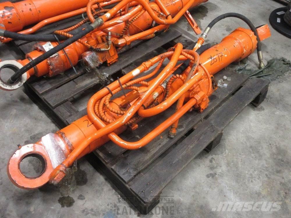 Hitachi ZX210 nostosylinteri ID 2617 UUSI Skovle