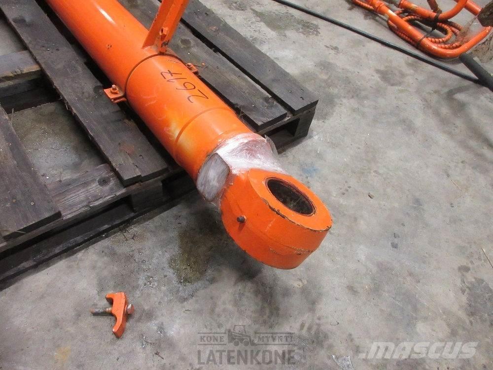 Hitachi ZX210 nostosylinteri ID 2617 UUSI Skovle