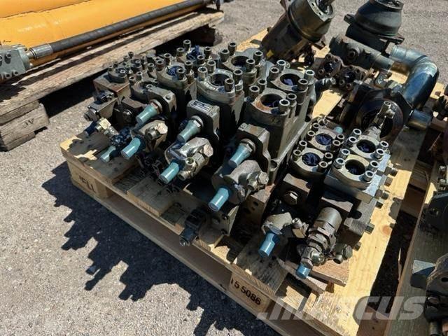 Liebherr R 924 COMPACT ROZDZIELACZ Hydraulik