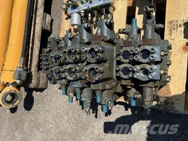 Liebherr R 924 COMPACT ROZDZIELACZ Hydraulik