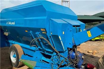 Storti 16 Cube Feedmixer with scale