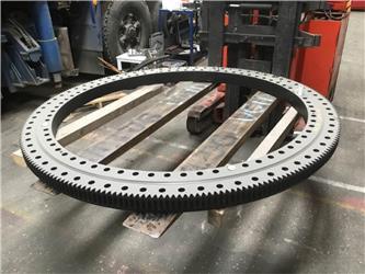 Grove GMK 5130-1 slew ring