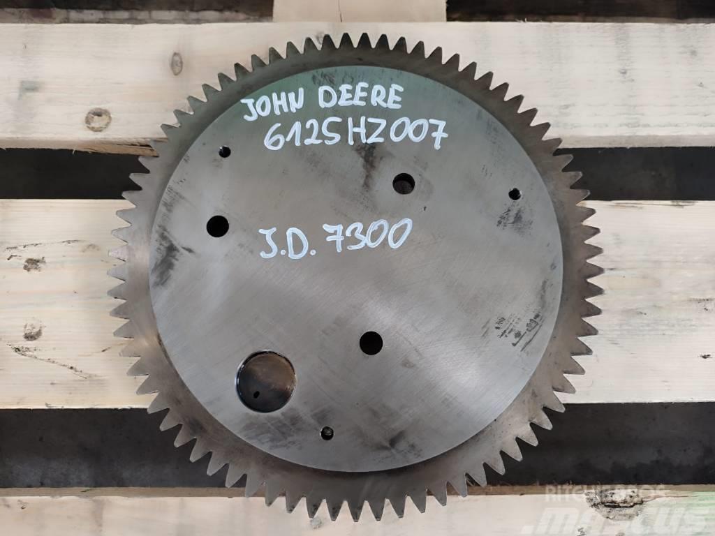 John Deere 6125HZ007  Bearing cup R119157 engine timing gear Motorer