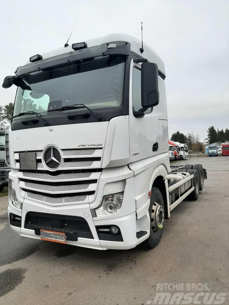 Mercedes-Benz Actros 2551 Chassis