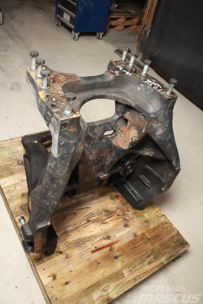 New Holland T7.315 Front axle support Chassis og suspension
