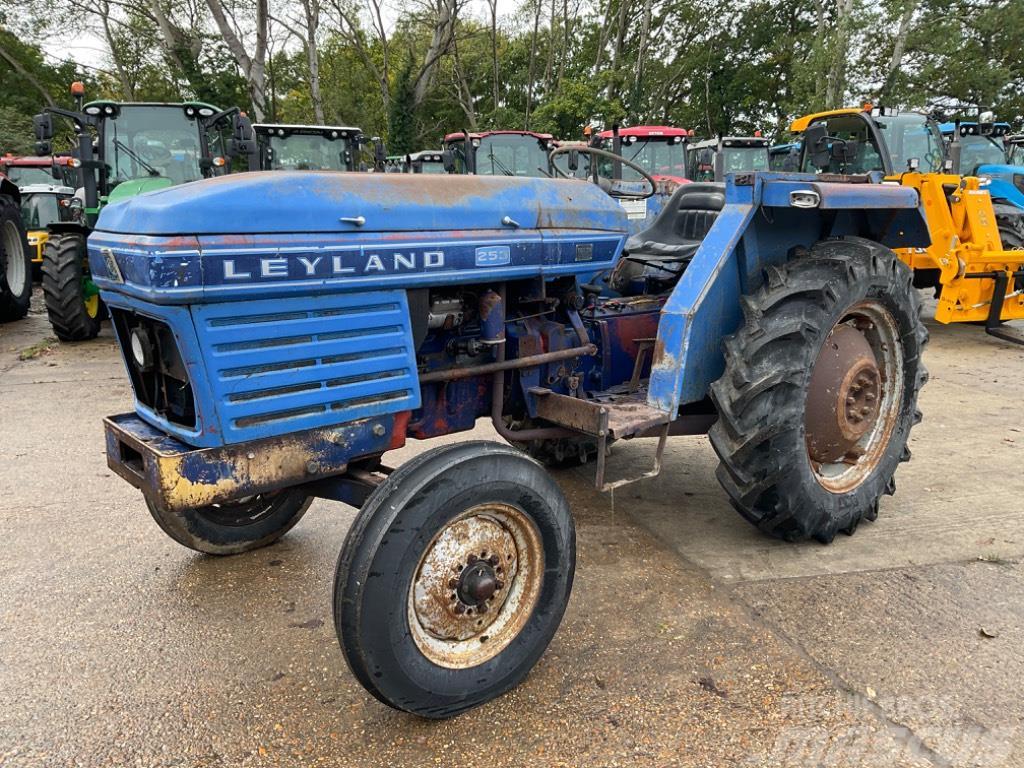 Leyland 253 Traktorer